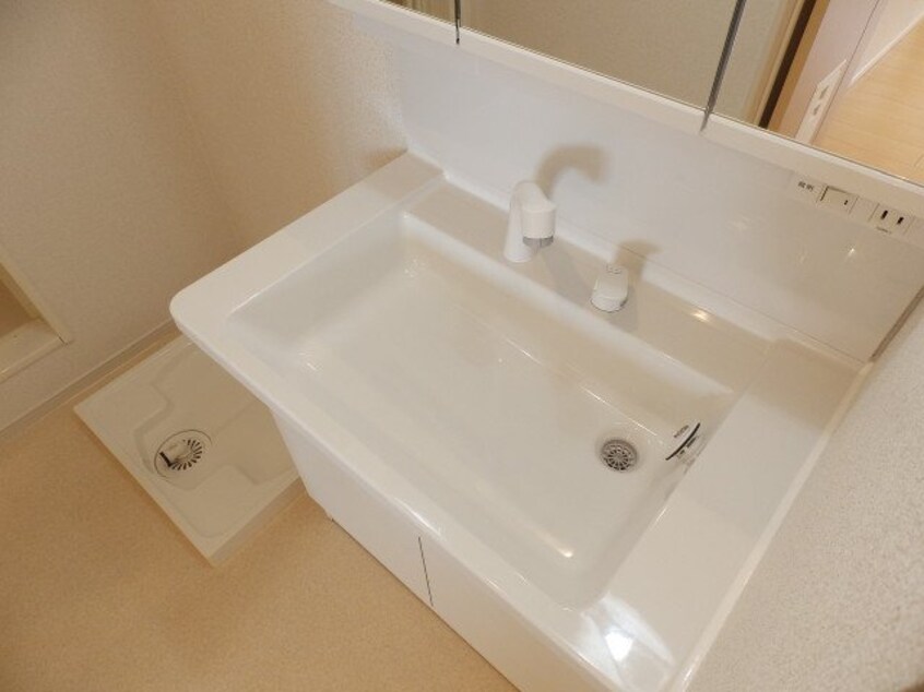  コリーヌ日永西　B