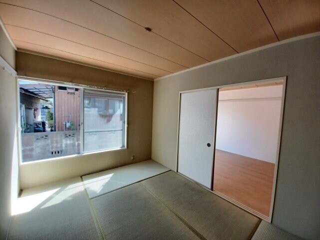 同棟同タイプ別部屋の写真です じゅねすしろやま　Ｂ棟