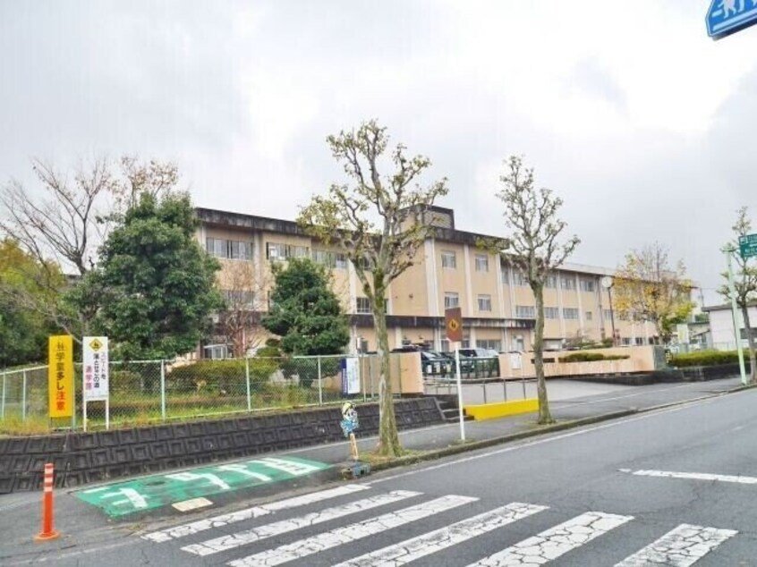 四日市市立桜台小学校(小学校)まで849m クレストールサカクラ