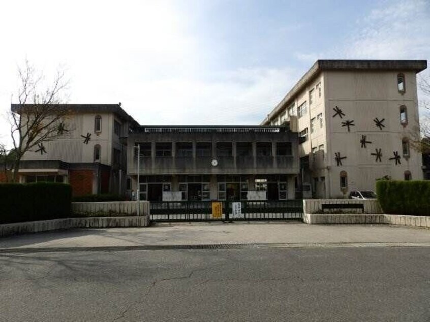四日市市立内部東小学校(小学校)まで1881m ツインクルメゾンⅠ