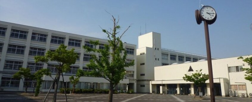 三重県立四日市工業高等学校(高等学校/高等専門学校)まで900m ルールマラン