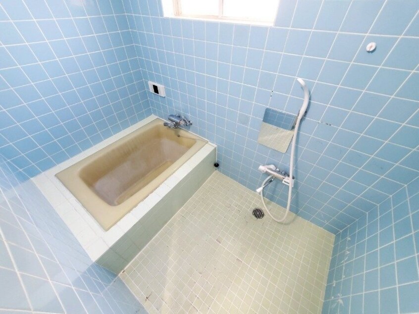  四日市市城西町貸家