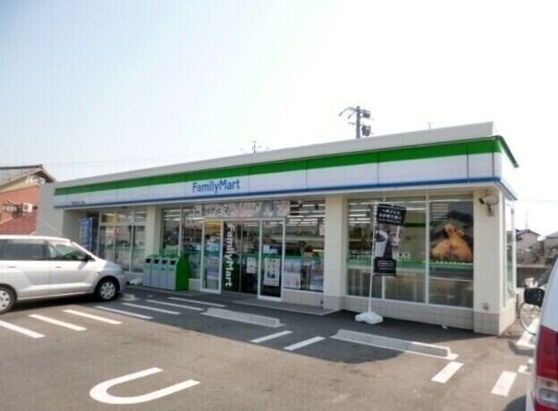 ファミリーマート四日市追分一丁目店(コンビニ)まで607m カーサフロール B