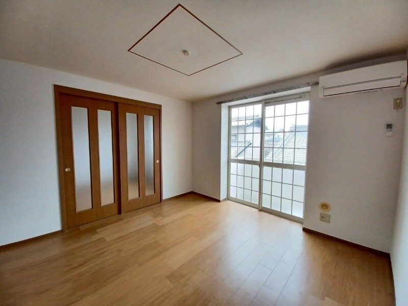 別部屋同型反転タイプです。 ファミールウツベ　Ⅲ