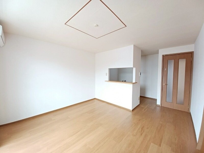 別部屋同型反転タイプです。 ファミールウツベ　Ⅲ