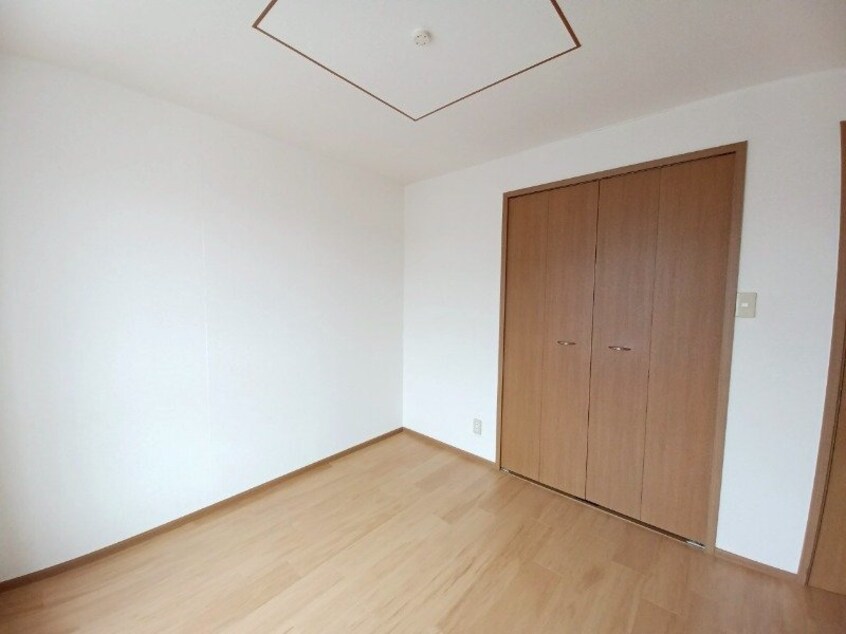 別部屋同型反転タイプです。 ファミールウツベ　Ⅲ