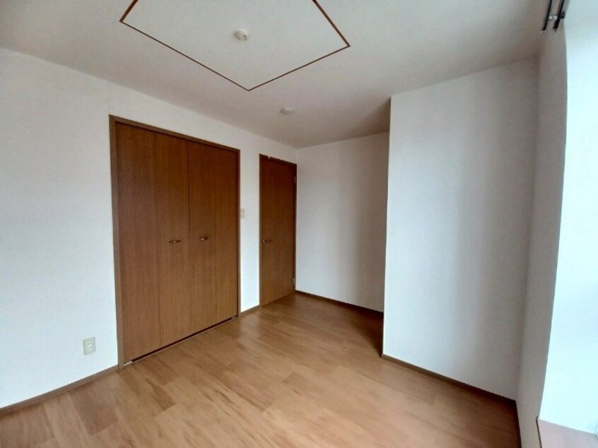 別部屋同型反転タイプです。 ファミールウツベ　Ⅲ