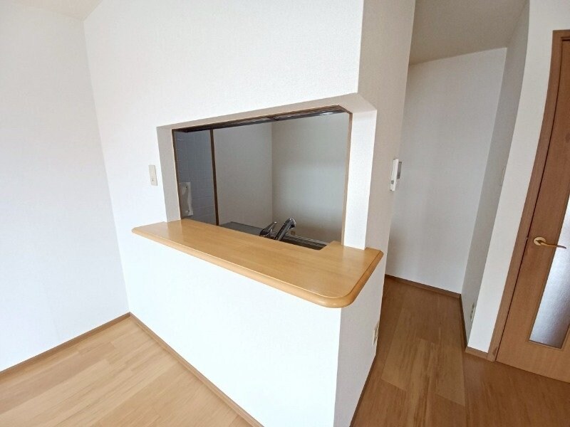 別部屋同型反転タイプです。 ファミールウツベ　Ⅲ