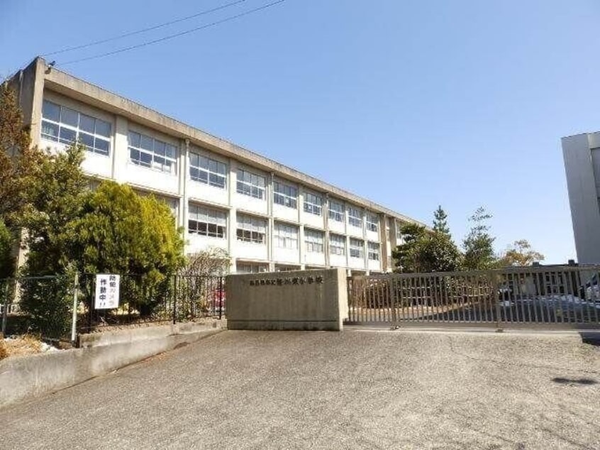 四日市市立笹川小学校(小学校)まで1017m 笹川ロッジ　A棟