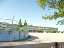 四日市市立泊山小学校(小学校)まで2000m ｅｍｂｅｌｌｉｒ