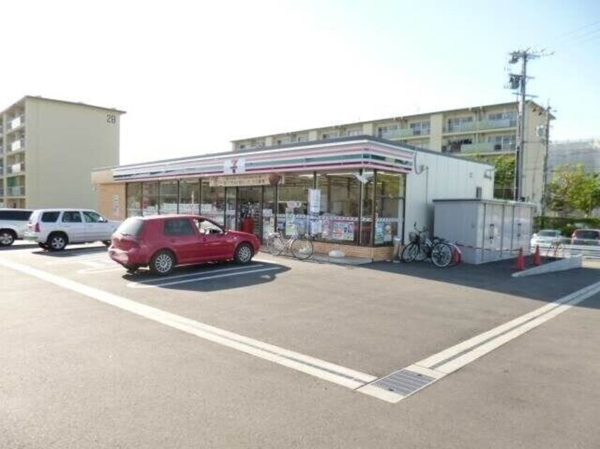 セブンイレブン四日市笹川9丁目店(コンビニ)まで831m メゾン東川