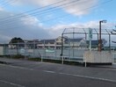 松阪市立米ノ庄小学校(小学校)まで1422m アンジュー