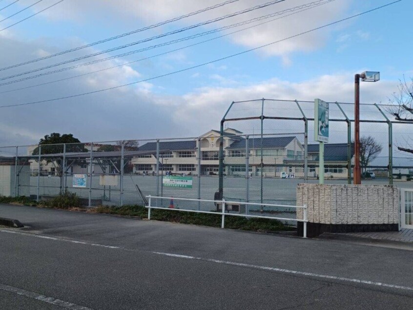 松阪市立米ノ庄小学校(小学校)まで1422m アンジュー