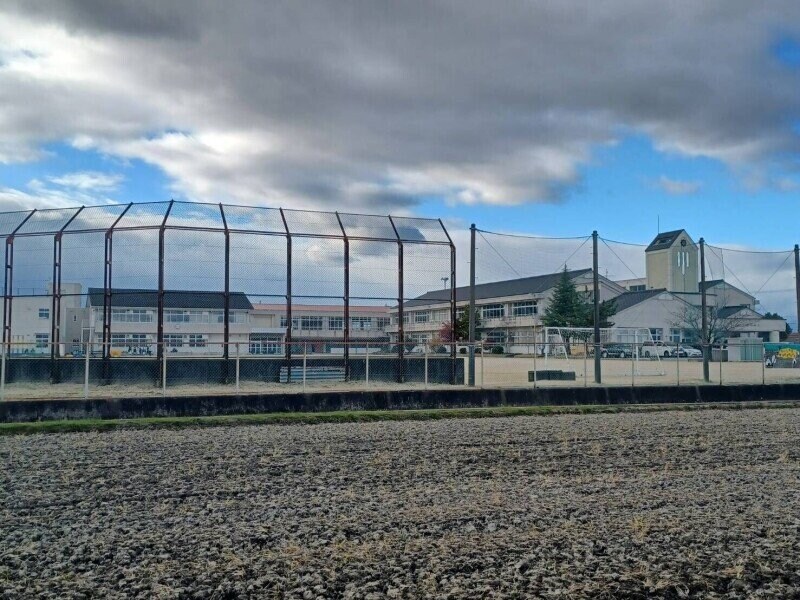 松阪市立天白小学校(小学校)まで989m クローバー・グリーンⅡ