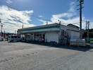 ファミリーマート松阪学園前店(コンビニ)まで697m サンパティーク　Ａ棟
