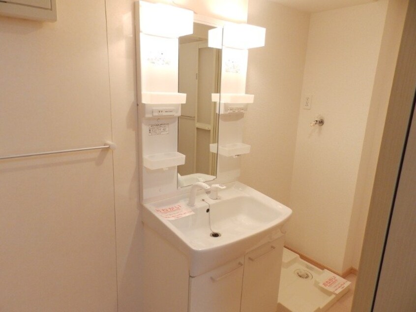 同型反転部屋写真です。 パサージュ