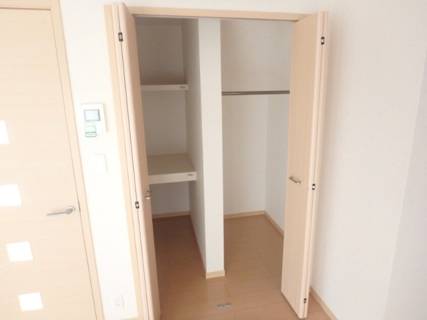 同型反転部屋写真です。 パサージュ