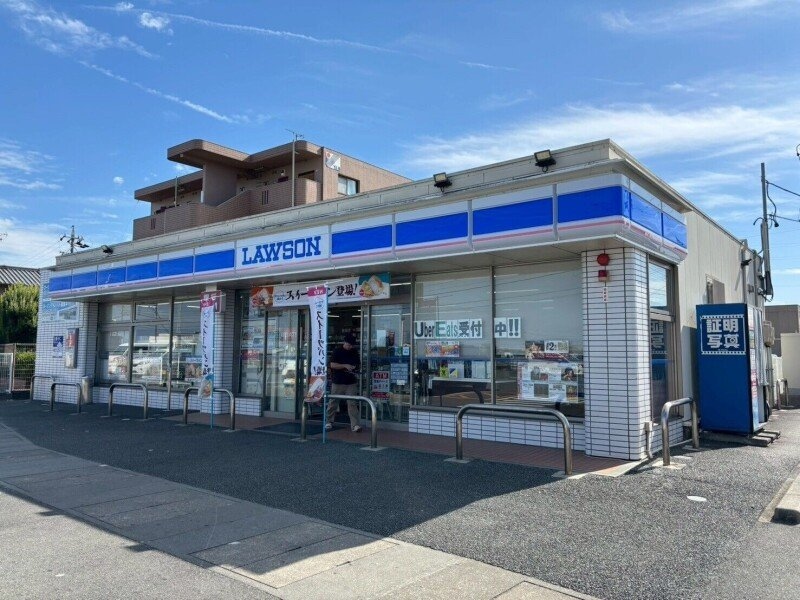 ローソン松阪垣鼻町店(コンビニ)まで465m アイウォーラ