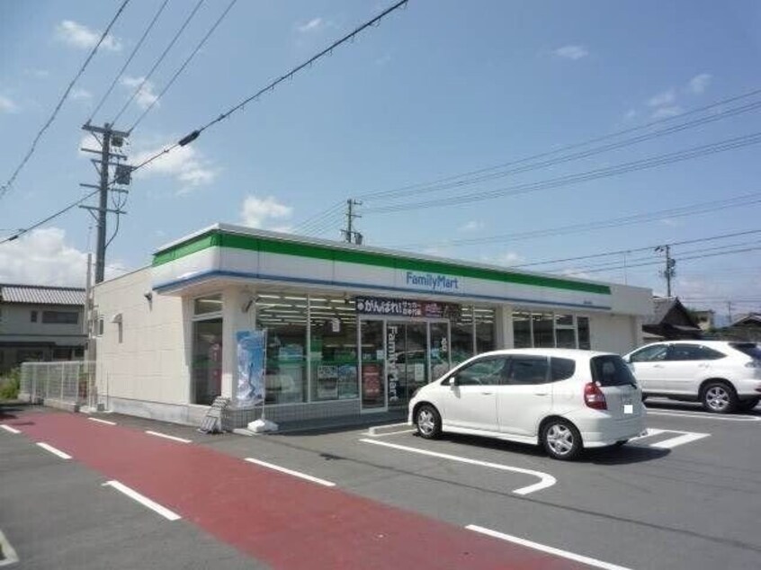 ファミリーマート松阪本居店(コンビニ)まで1061m ベルシーナ駅部田
