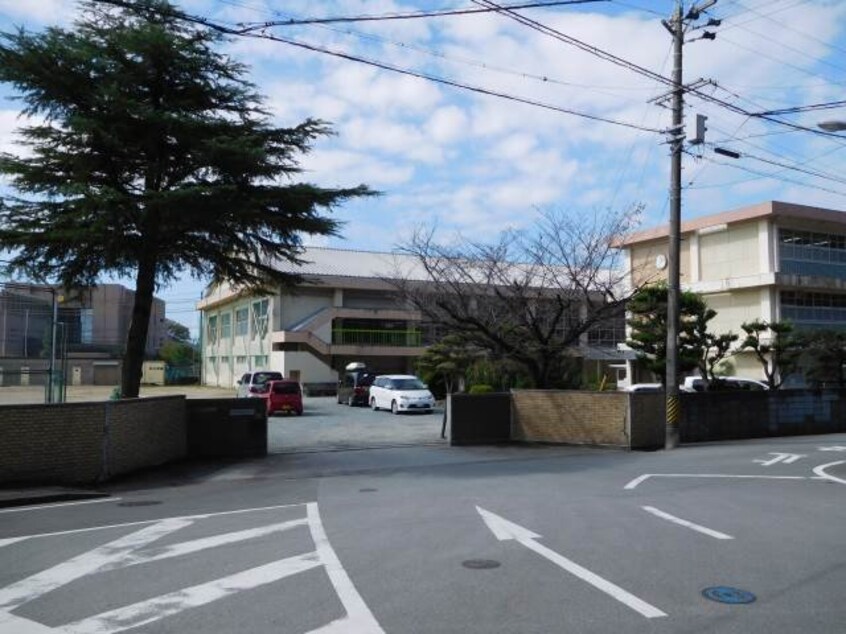 松阪市立殿町中学校(中学校/中等教育学校)まで1100m ヴィラージュ２１