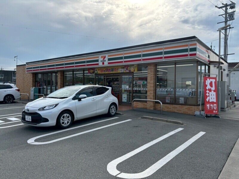 セブンイレブン松阪中道町店(コンビニ)まで414m シュープリーム　Ｂ棟