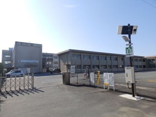 松阪市立花岡小学校(小学校)まで318m Ｃａｒｔｉｅｒ