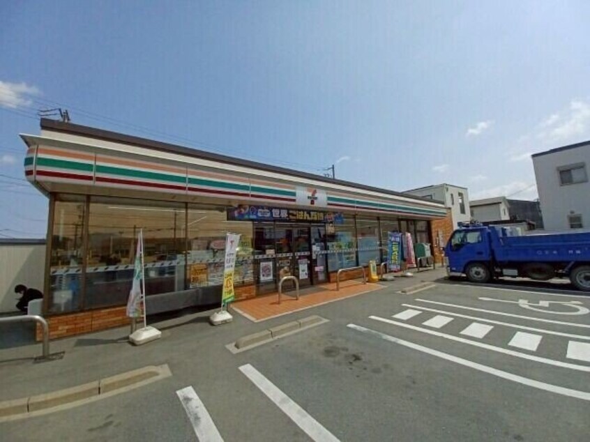 セブンイレブン松阪大塚北店(コンビニ)まで1649m ヘルシーハイツ