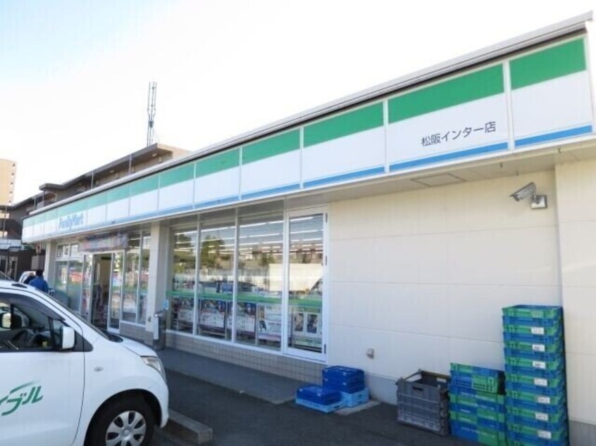ファミリーマート松阪インター店(コンビニ)まで825m 船江町貸家