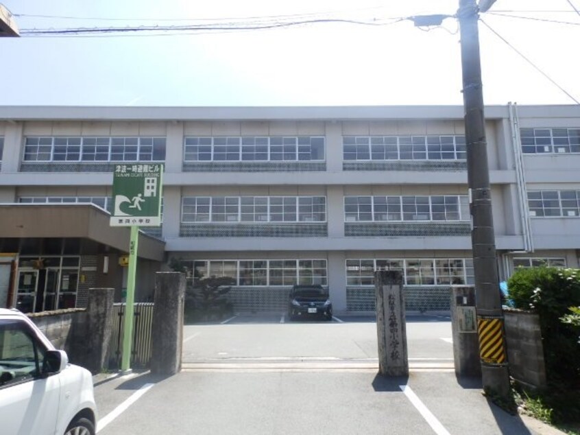 松阪市立第四小学校(小学校)まで625m メゾンドヴェール