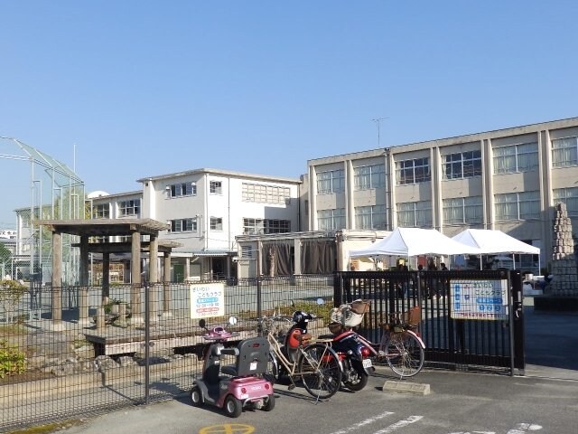 松阪市立幸小学校(小学校)まで800m メゾン飛鳥