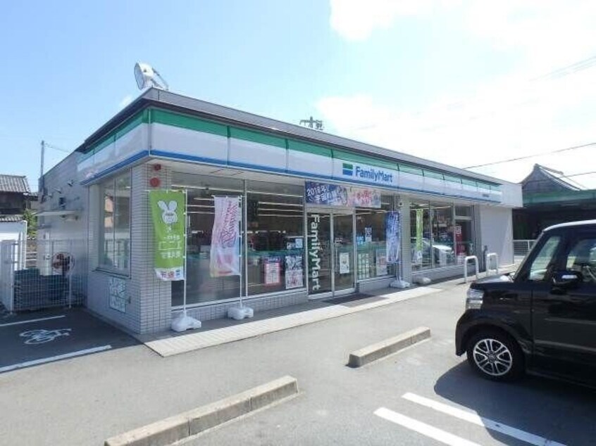 ファミリーマート松阪射和町店(コンビニ)まで666m セレンディピティ