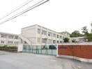 松阪市立山室山小学校(小学校)まで738m Ｔ貸家