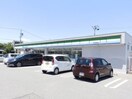 ファミリーマート松阪宝塚町店(コンビニ)まで784m Ｔ貸家