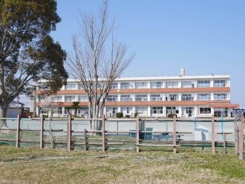 松阪市立鵲小学校(小学校)まで1188m アイ　ファイン　Ａ棟