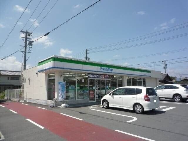 ファミリーマート松阪本居店(コンビニ)まで528m ルシヨン　Ａ棟