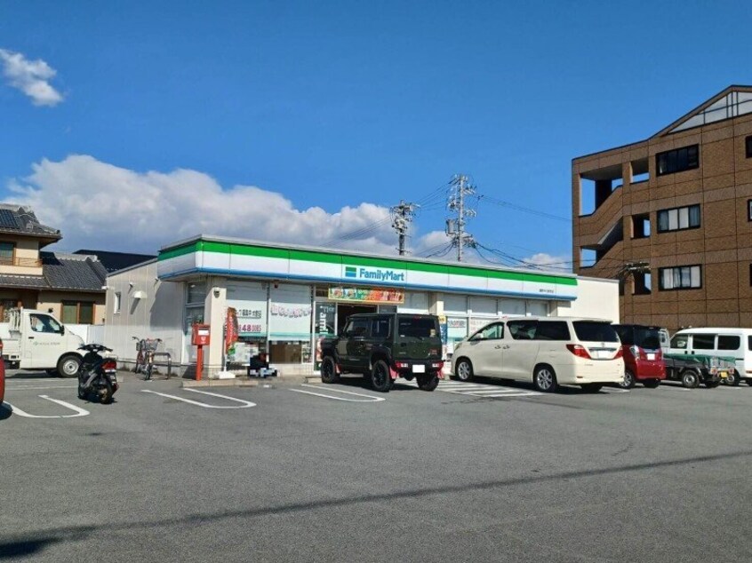 ファミリーマート嬉野中川新町店(コンビニ)まで290m パークハイム　A