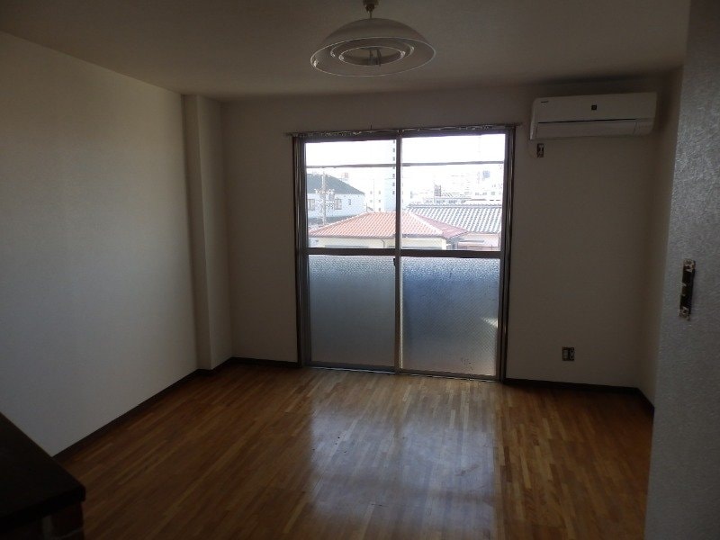 同建物の別部屋写真です カプレーナ松阪