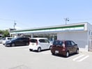 ファミリーマート松阪宝塚町店(コンビニ)まで571m パルテンザ松阪２
