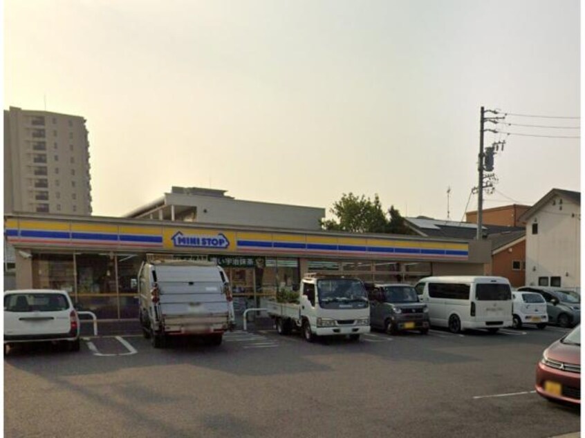 ミニストップ長久手下山店(コンビニ)まで696m 名古屋市営地下鉄東山線/藤が丘駅 徒歩11分 1階 築41年