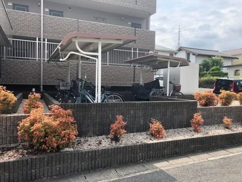  愛知高速交通東部丘陵線<リニモ>/杁ケ池公園駅 徒歩8分 1階 築22年