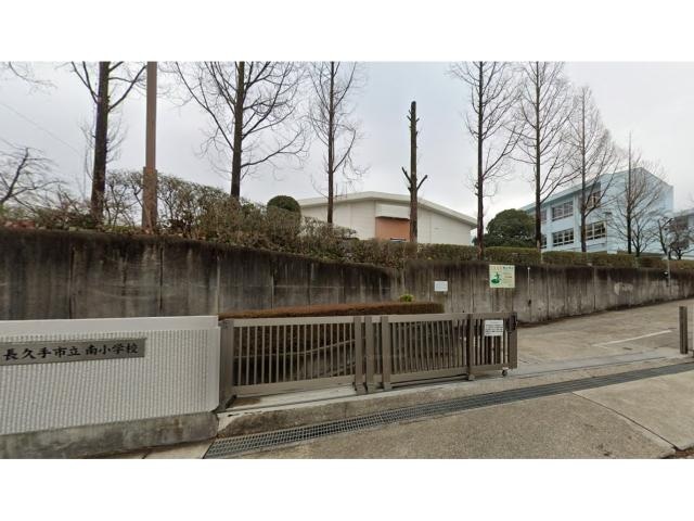長久手市立南小学校(小学校)まで317m 愛知高速交通東部丘陵線<リニモ>/杁ケ池公園駅 徒歩8分 1階 築22年