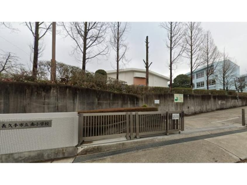 長久手市立南小学校(小学校)まで317m 愛知高速交通東部丘陵線<リニモ>/杁ケ池公園駅 徒歩8分 1階 築22年