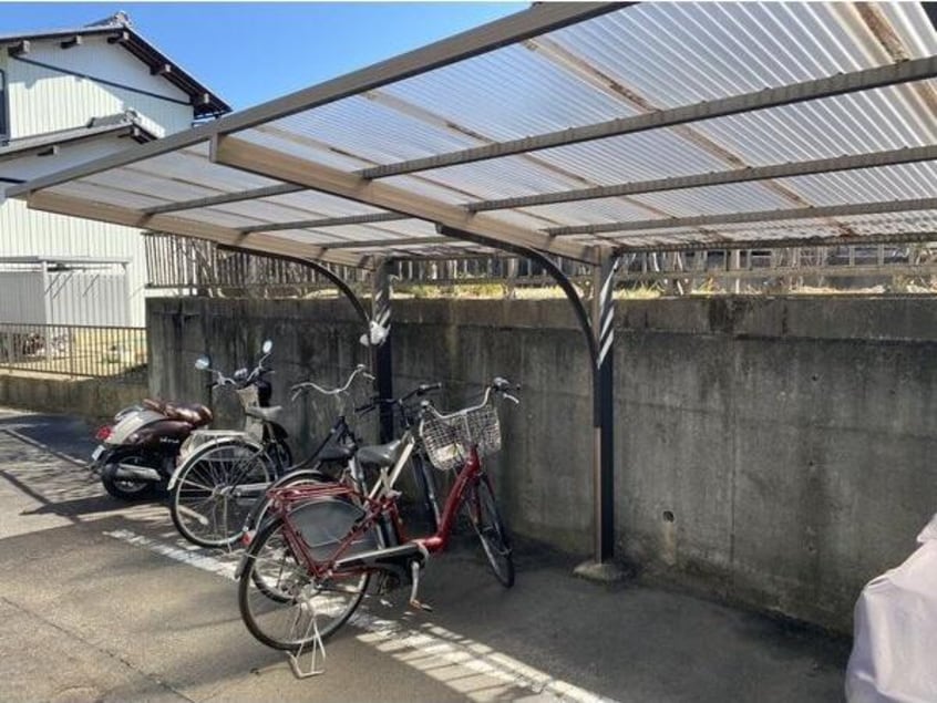  愛知高速交通東部丘陵線<リニモ>/はなみずき通駅 徒歩8分 1階 築38年