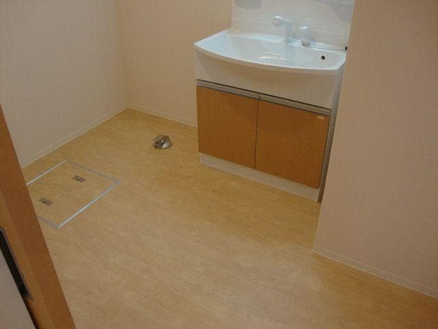  名古屋市営地下鉄東山線/星ヶ丘駅 バス13分梅森坂停下車:停歩1分 1-2階 築10年