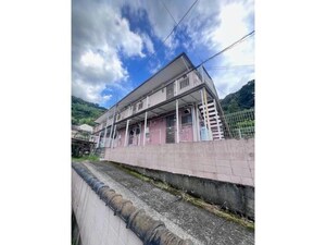 コスモハイツ城山　A棟