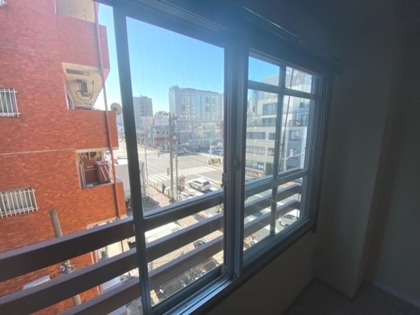 二重窓で車の音も気になりません♪ コーポニューガンジョー