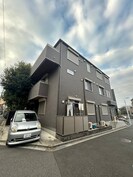 ミラ・アルーアの外観