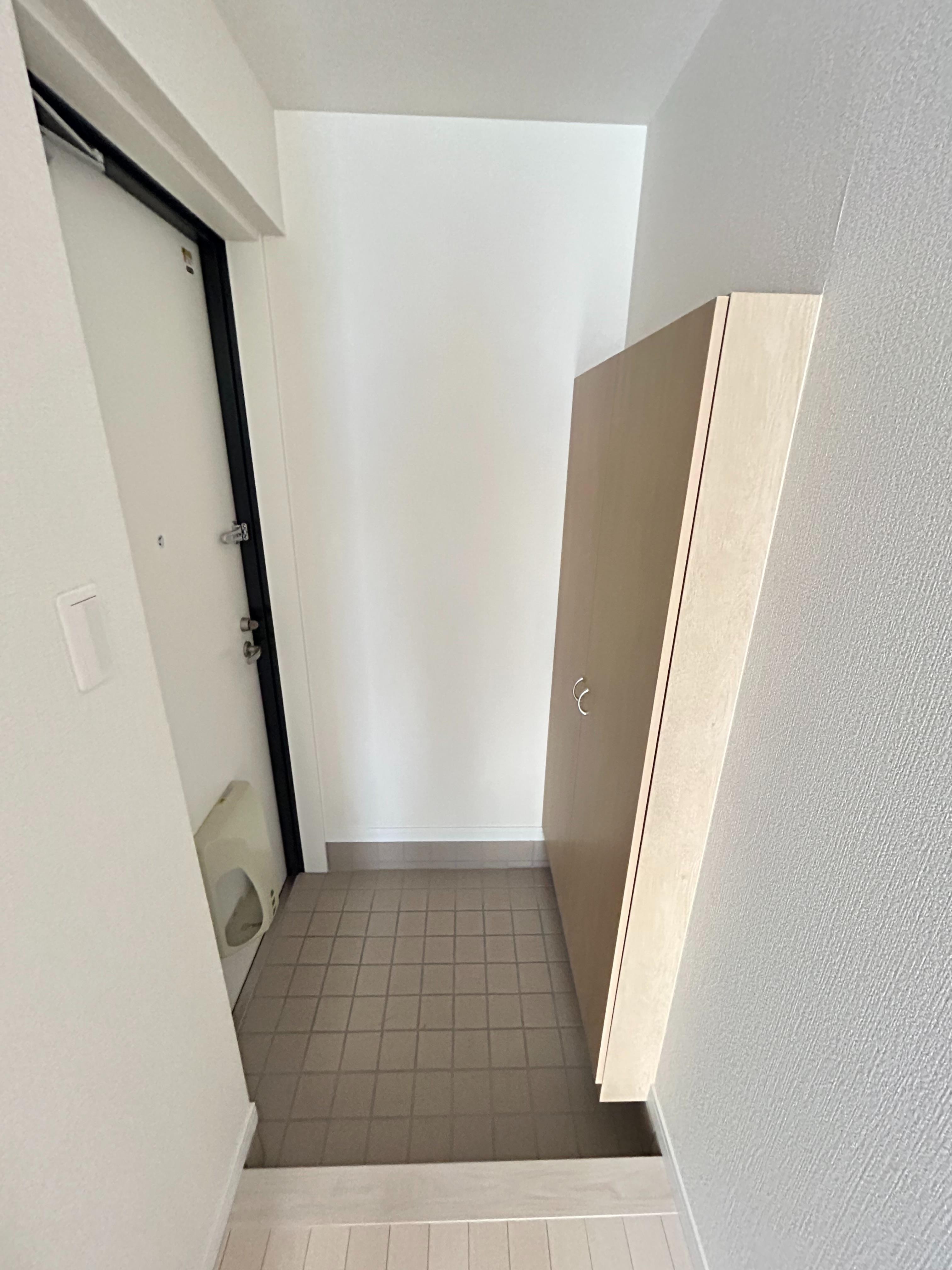 玄関も広いです！ フレード高島町