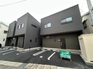 エバリー学園通りの外観