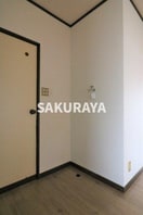 洗濯機置き場。現況と異なる場合がございます。 ハウスジェル